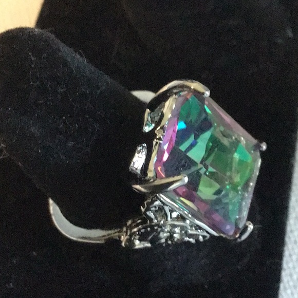 Beautiful Topaz Ring - Picture 8 of 10